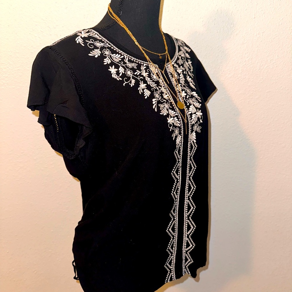 Time & Tru - Black & White Flowy Top